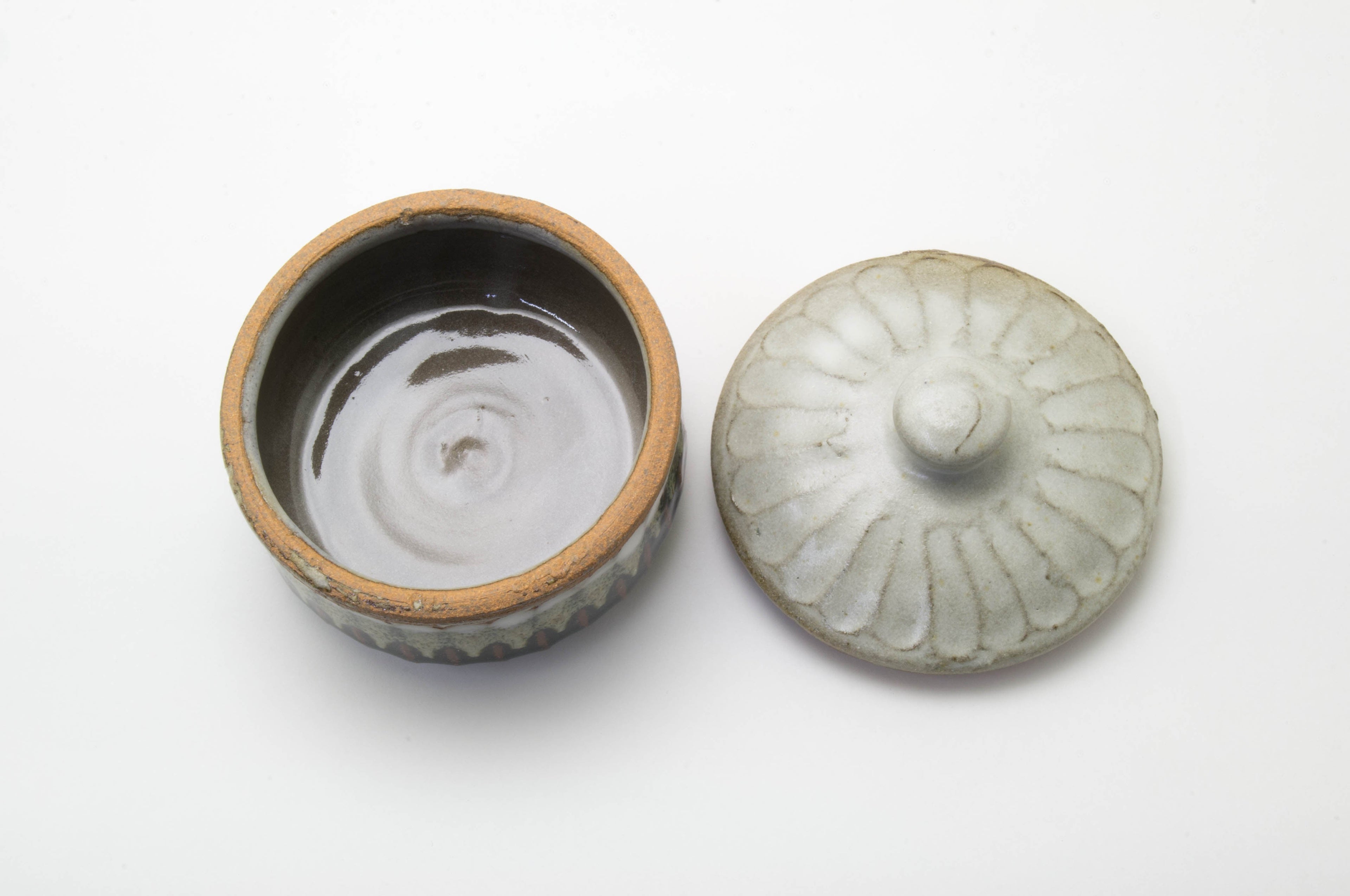 Small Earthenware Jar with a Lid by Toshihiko-gama