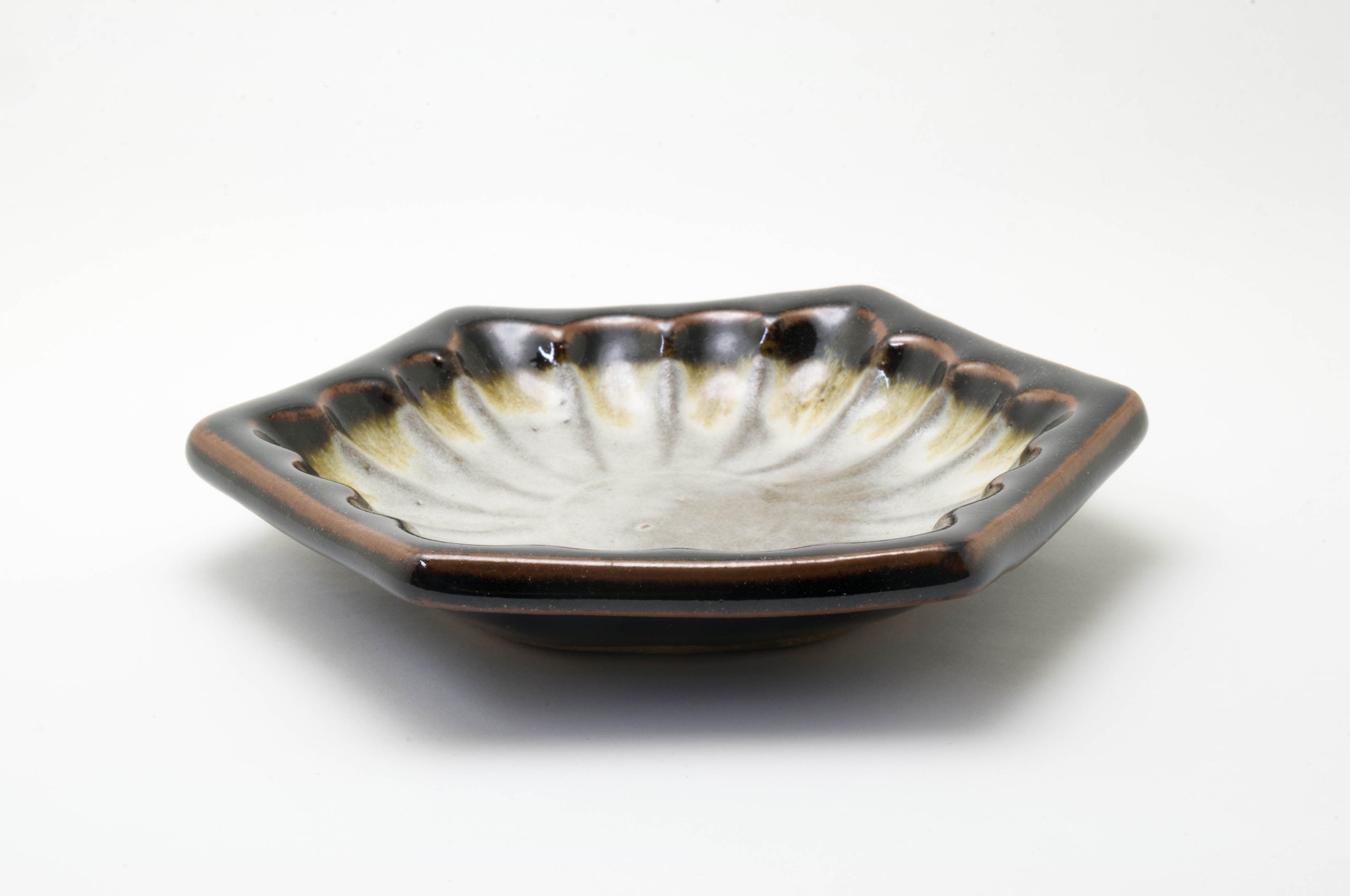Hexagon Earthenware Plate by Toshihiko-gama
