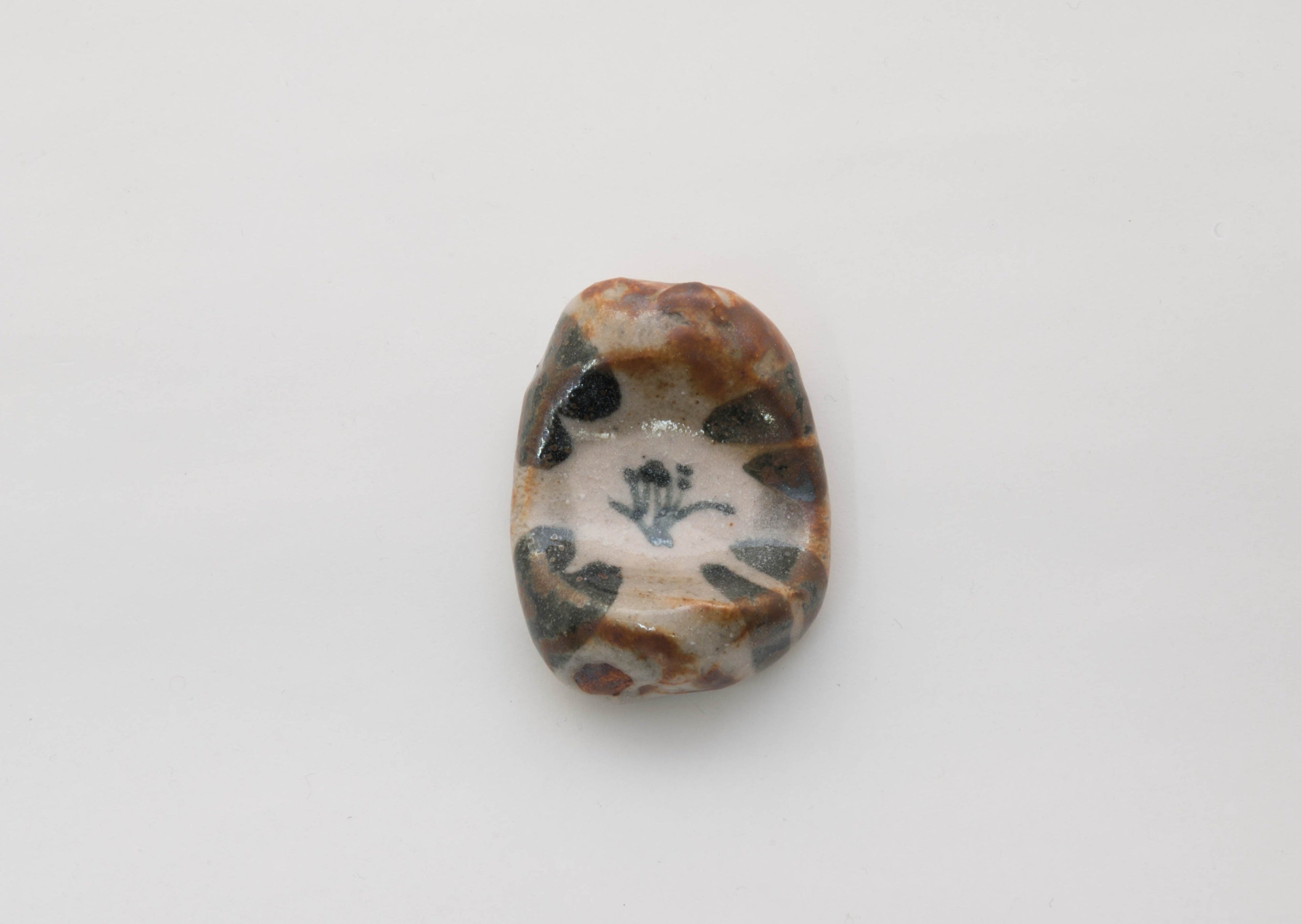 Earthenware Chopstick Rest with Hand-Drawn Camellia by Kazuji Sato  ★FREE SHIPPING