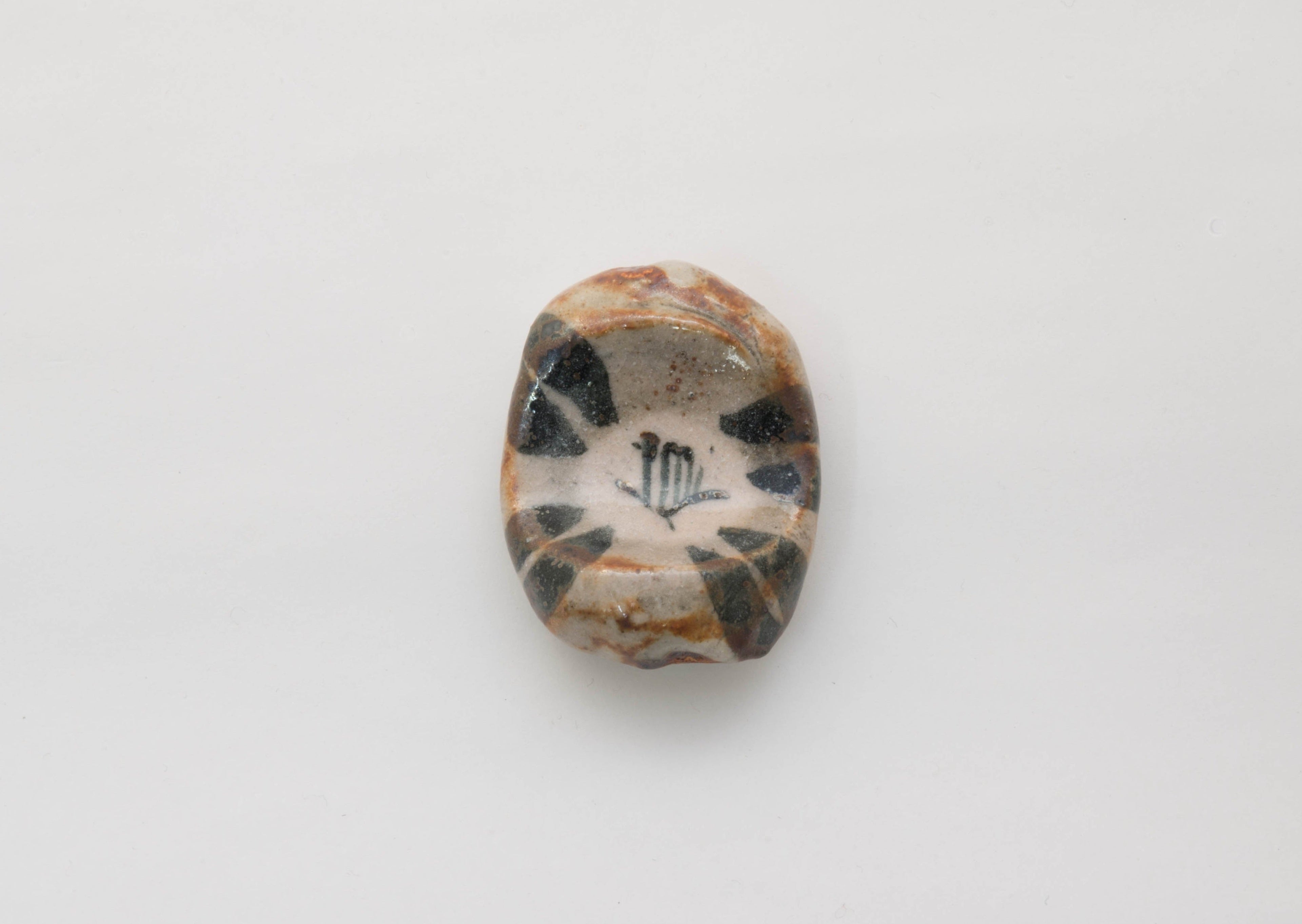Earthenware Chopstick Rest with Hand-Drawn Camellia by Kazuji Sato  ★FREE SHIPPING