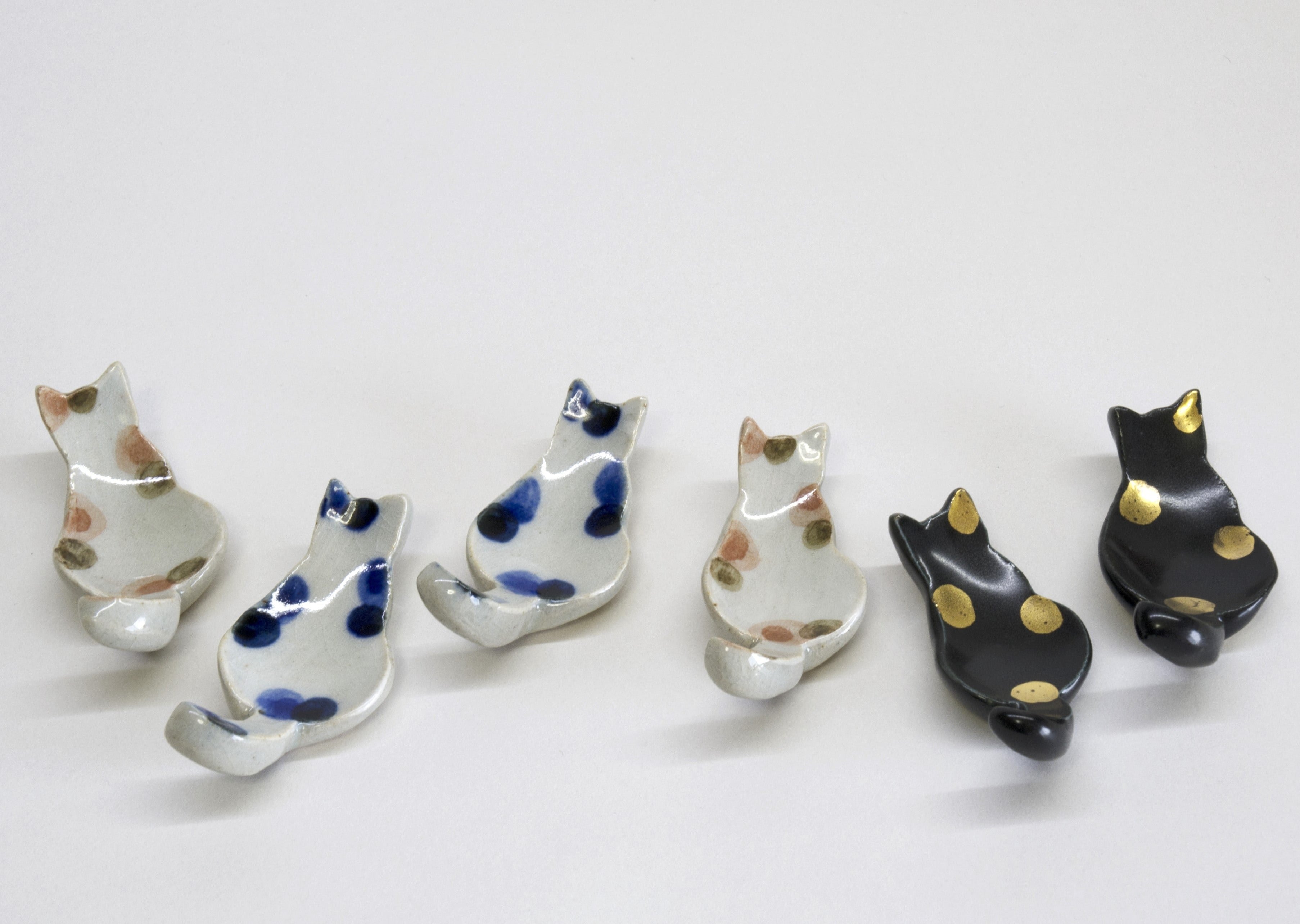 Earthenware Chopstick Rest with Hand-Drawn Dot in Seto Ware ★FREE SHIPPING