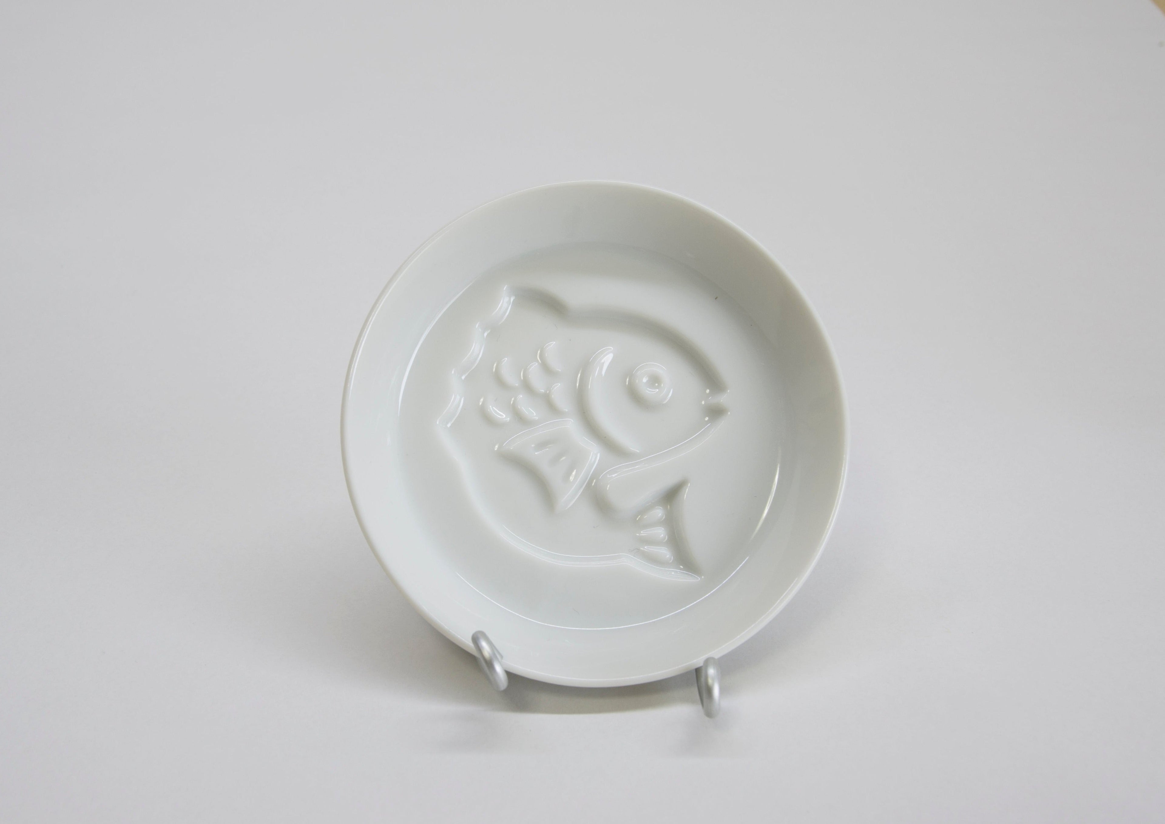 Porcelain Small Plate with Embossed Seebream by Maiwa-gama