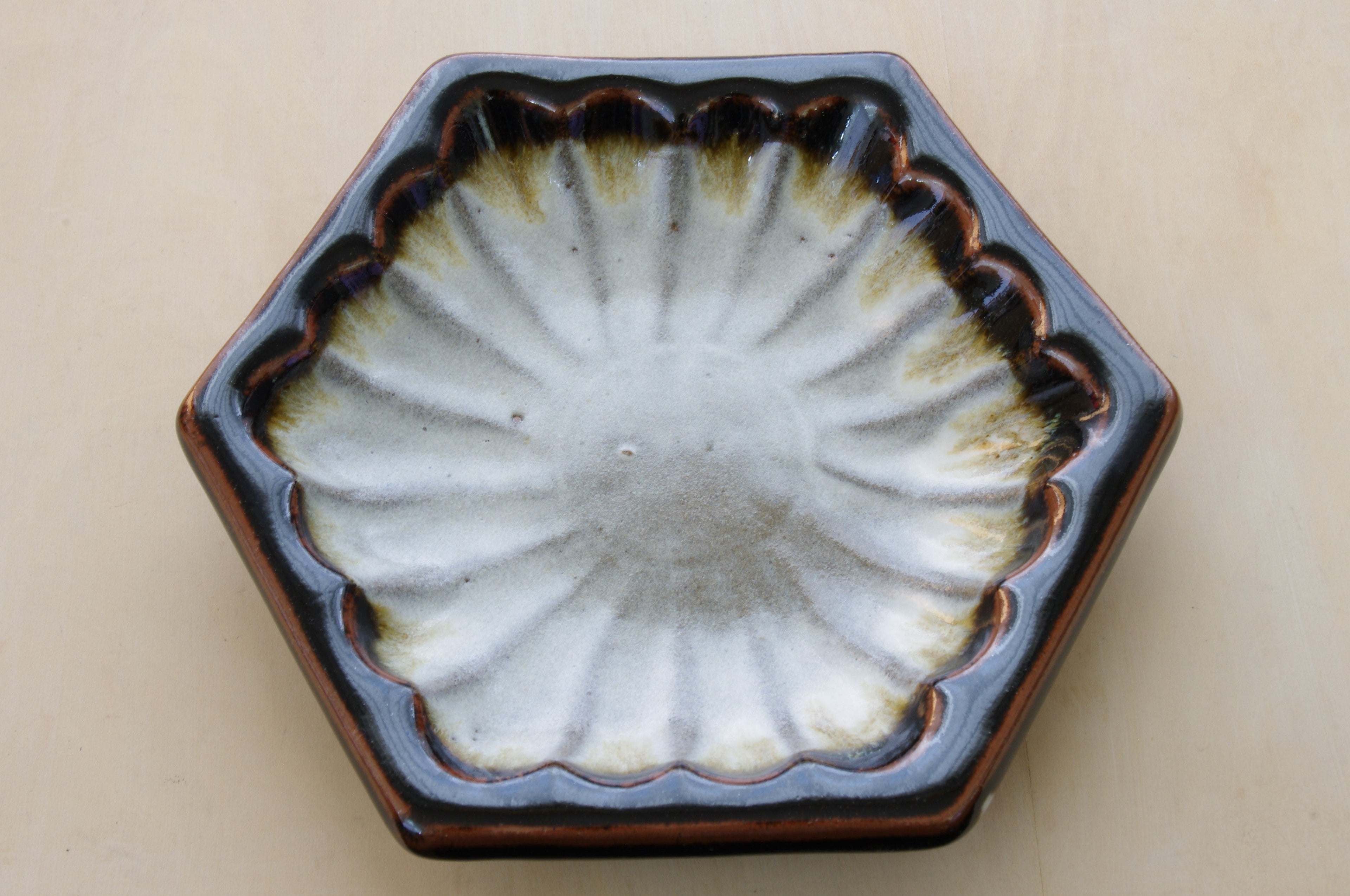 Hexagon Earthenware Plate by Toshihiko-gama
