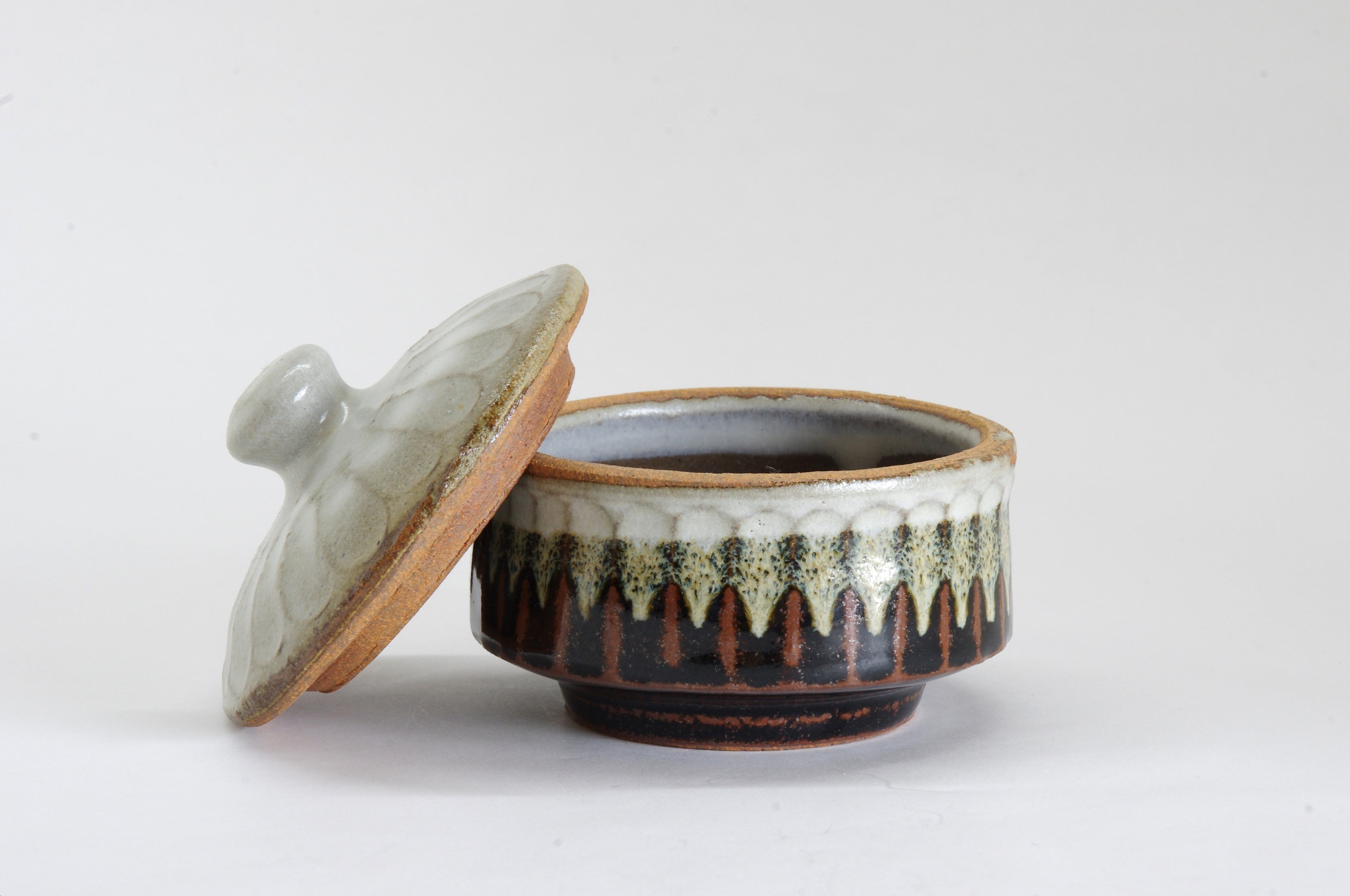 Small Earthenware Jar with a Lid by Toshihiko-gama