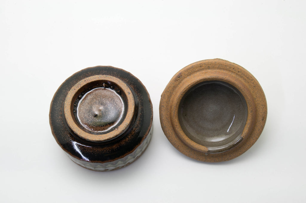 Small Earthenware Jar with a Lid by Toshihiko-gama
