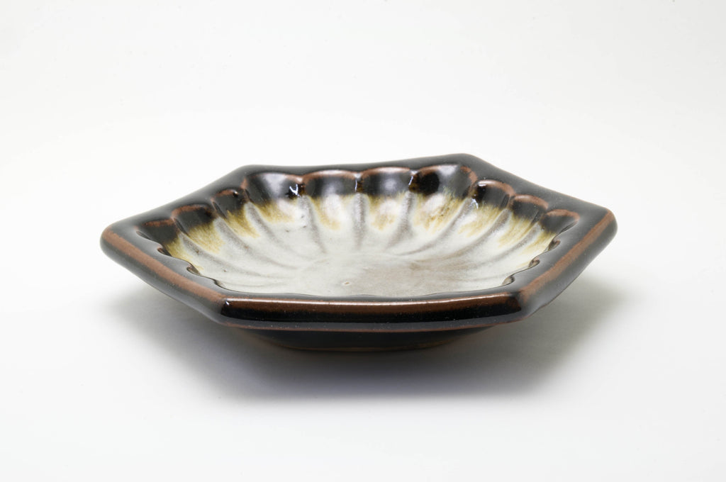 Hexagon Earthenware Plate by Toshihiko-gama