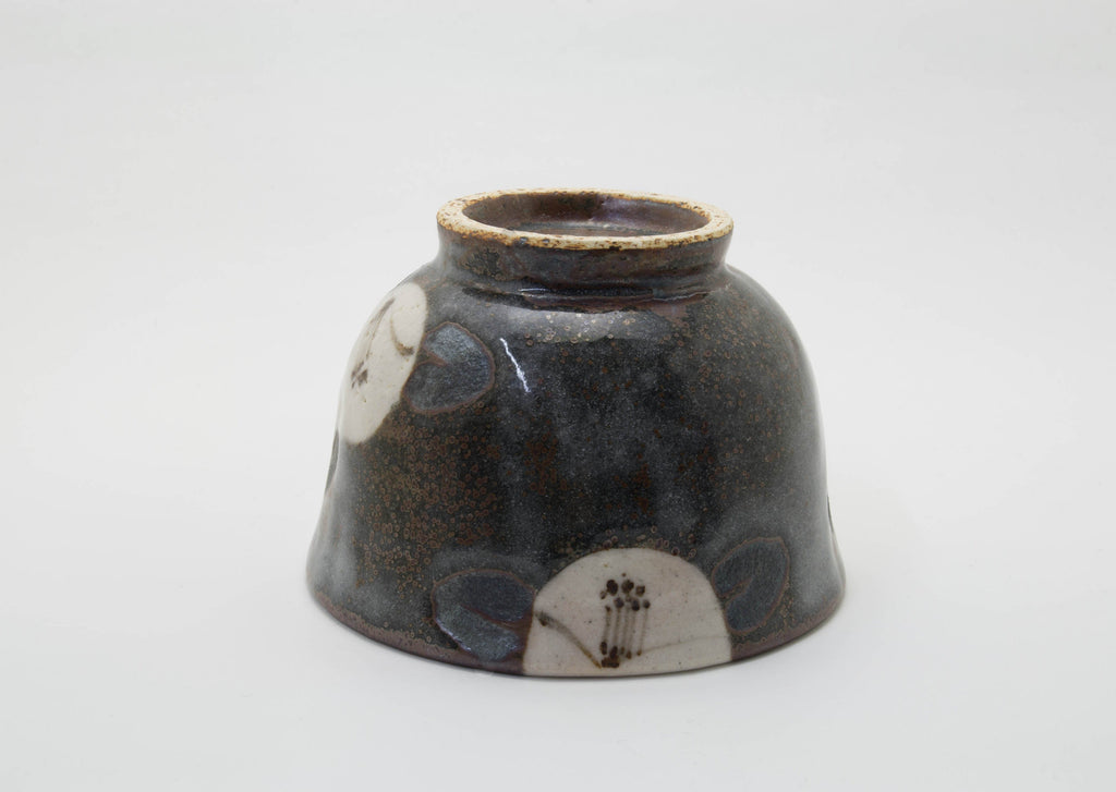 Earthenware Cup with Hand-Drawn Camellia Drawn by Zoho-gama