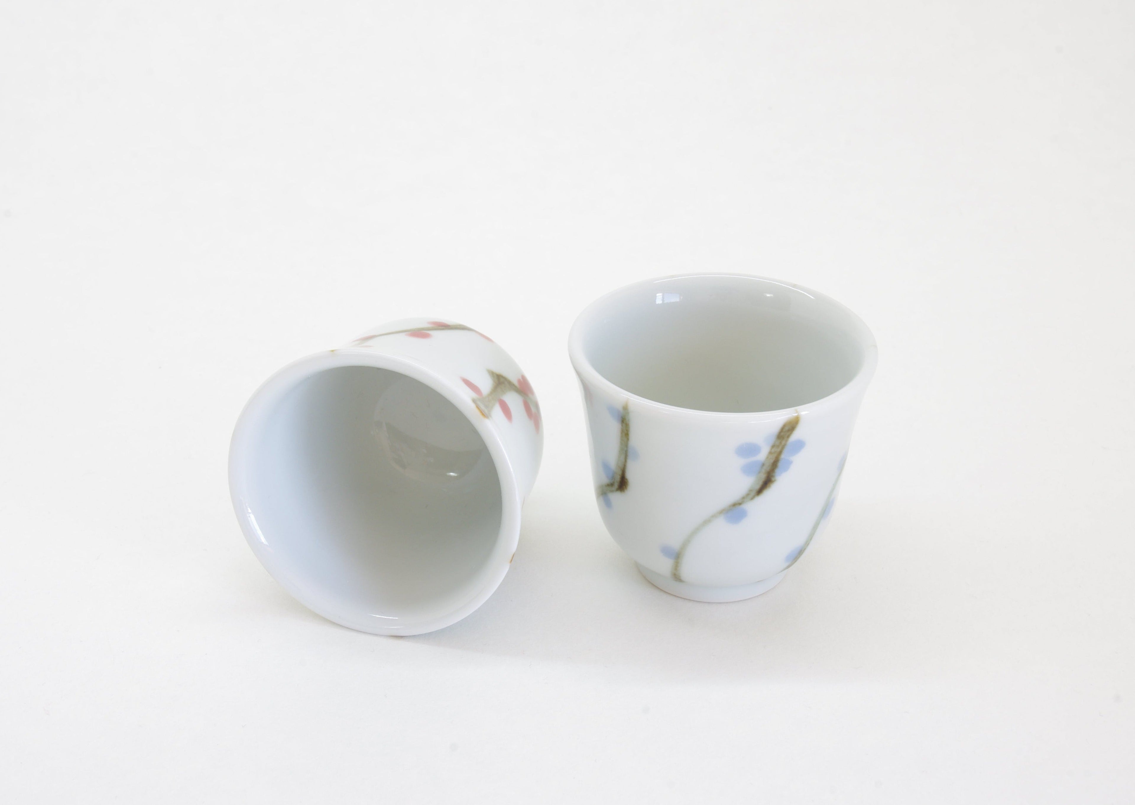 Porcelain Sake Cup with Hand-Drawn Plum Flower Drawn by Senzan-gama [SET]