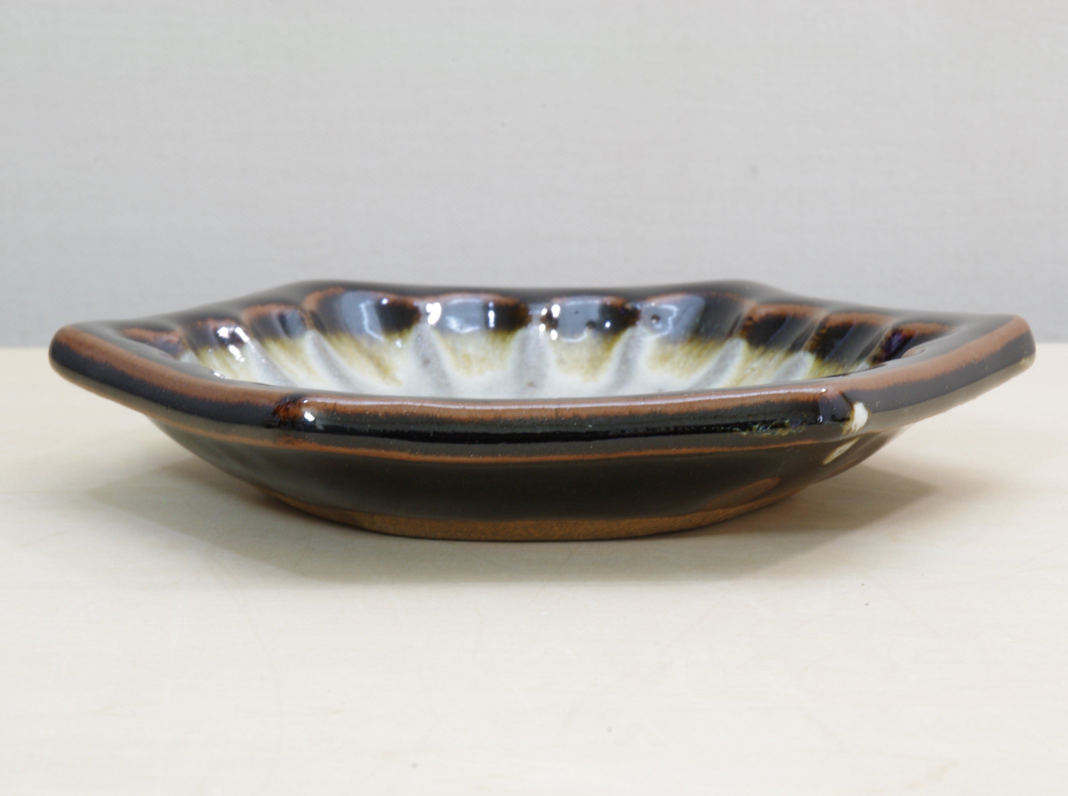 Hexagon Earthenware Plate by Toshihiko-gama