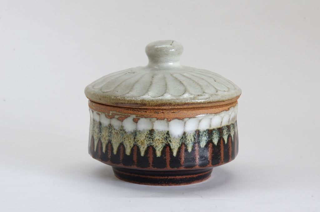 Small Earthenware Jar with a Lid by Toshihiko-gama